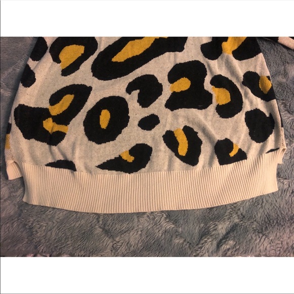 Sweater - Picture 6 of 7